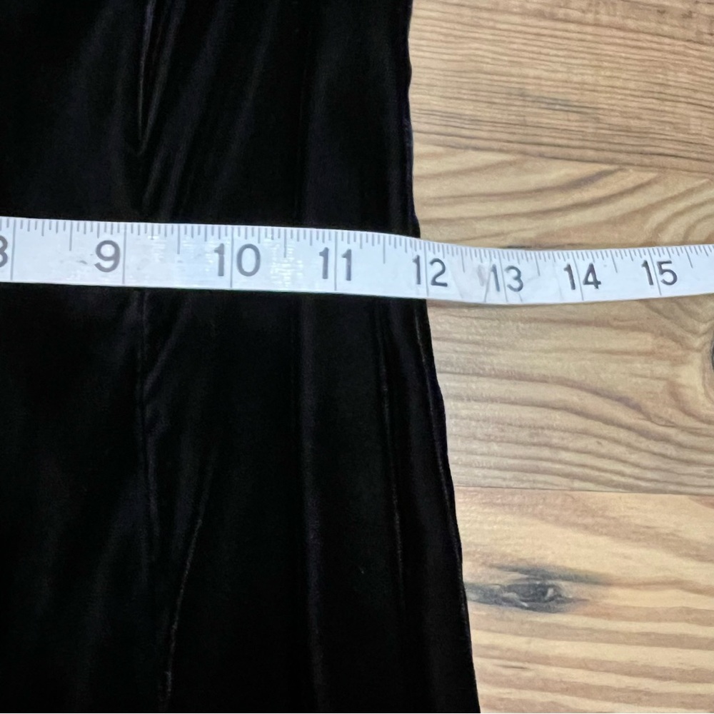 Elegant Black Off-Shoulder Dress with Lace Detail - Picture 7 of 8